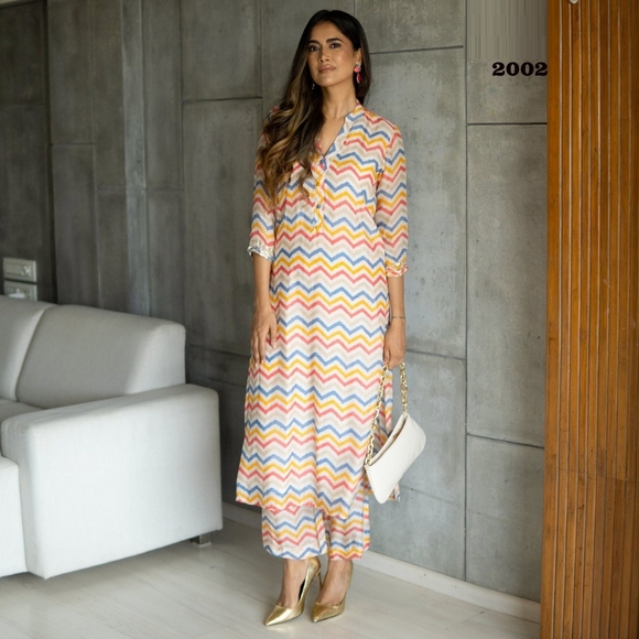 NWT: Multi-color KURTIS WITH PANT - Pure Muslin With Heavy Digital Print - Picture 5 of 5